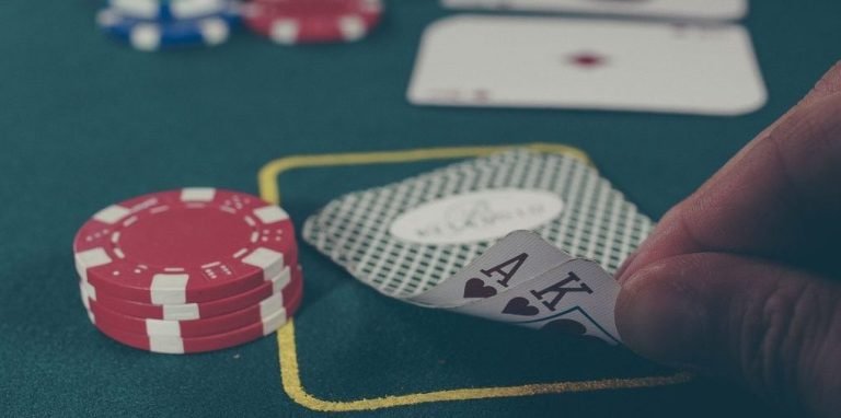 OU777 ငွေထုတ် — Wave Money, KBZPay, AYA Pay ဖြင့် Myanmar ကစားသူ ဆုကြေးငွေ ထုတ်ယူနေသောမြင်ကွင်း